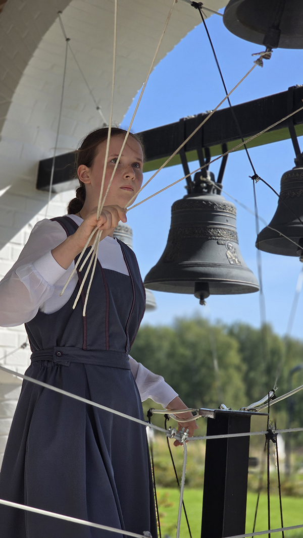 Воспитанницы школы и колледжа при Николо-Сольбинском монастыре завоевали призовые места на фестивале юных звонарей на Смоленщине