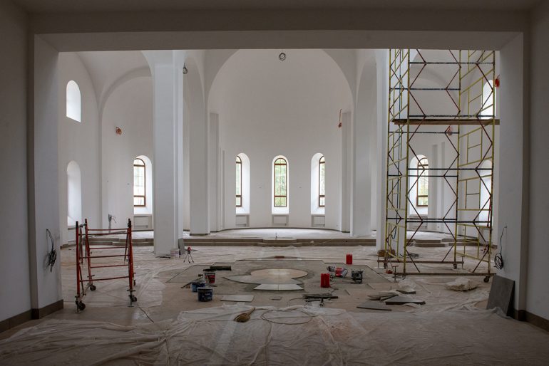 Храм, который строят в память о древнем московском монастыре, сдадут в октябре