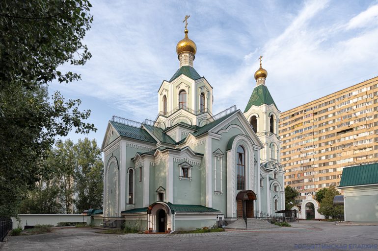 В Тольятти освятили храм в честь святого патриарха Тихона с уникальными росписями
