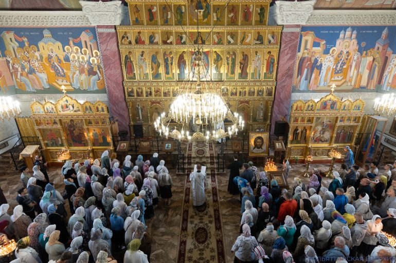В Тольятти освятили храм в честь святого патриарха Тихона с уникальными росписями