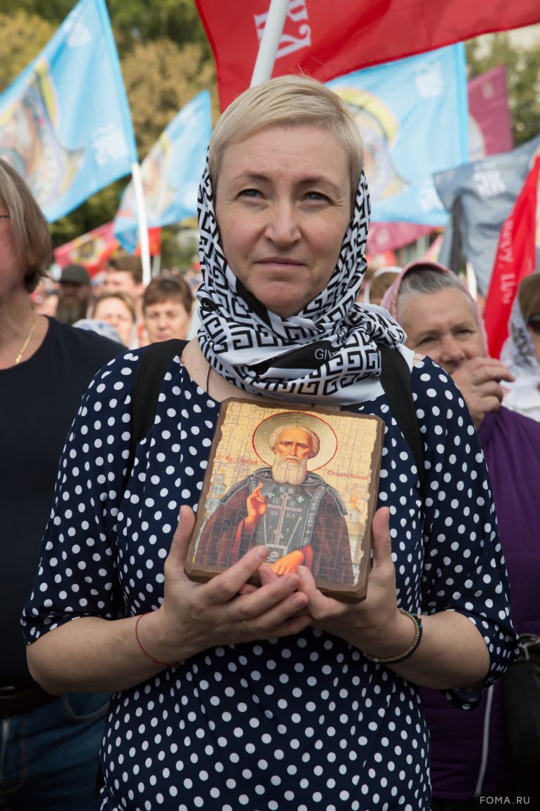 Более 40 000 человек прошли сегодня крестным ходом в честь празднования Собора Московских святых