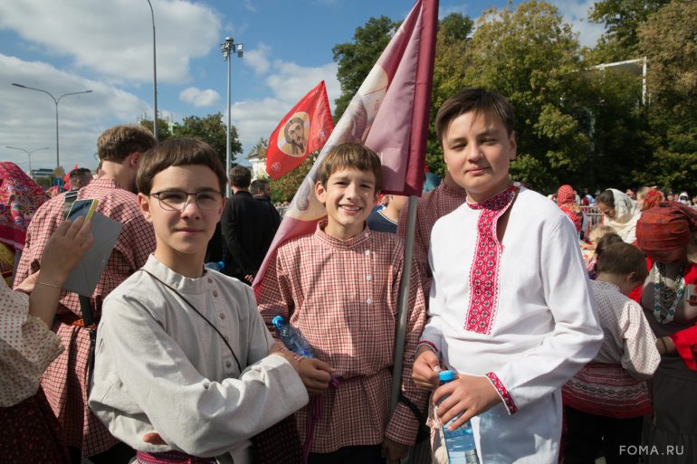 Более 40 000 человек прошли сегодня крестным ходом в честь празднования Собора Московских святых