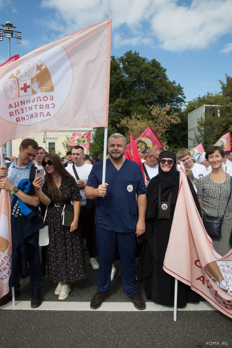 Более 40 000 человек прошли сегодня крестным ходом в честь празднования Собора Московских святых