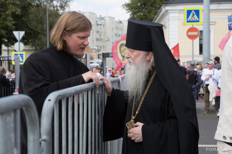 Более 40 000 человек прошли сегодня крестным ходом в честь празднования Собора Московских святых