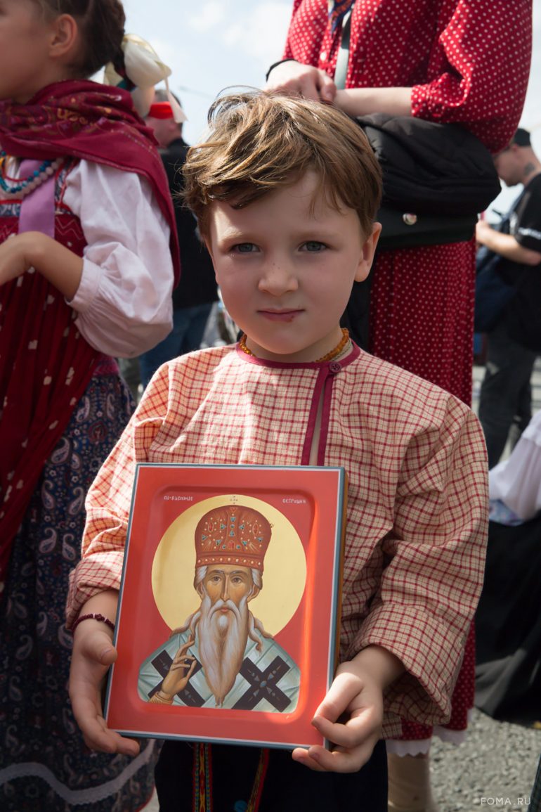 Более 40 000 человек прошли сегодня крестным ходом в честь празднования Собора Московских святых