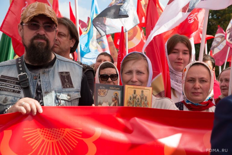 Более 40 000 человек прошли сегодня крестным ходом в честь празднования Собора Московских святых