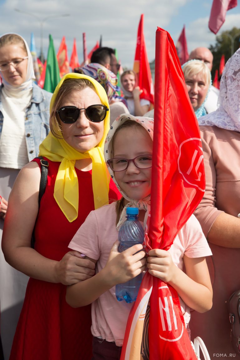 Более 40 000 человек прошли сегодня крестным ходом в честь празднования Собора Московских святых