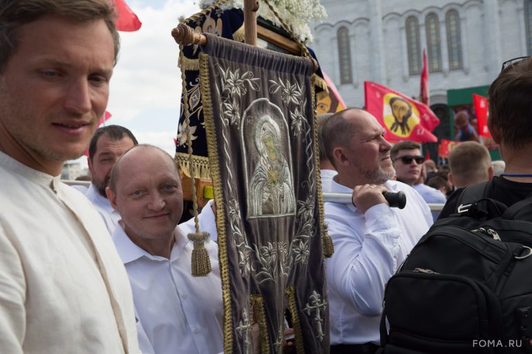 Более 40 000 человек прошли сегодня крестным ходом в честь празднования Собора Московских святых