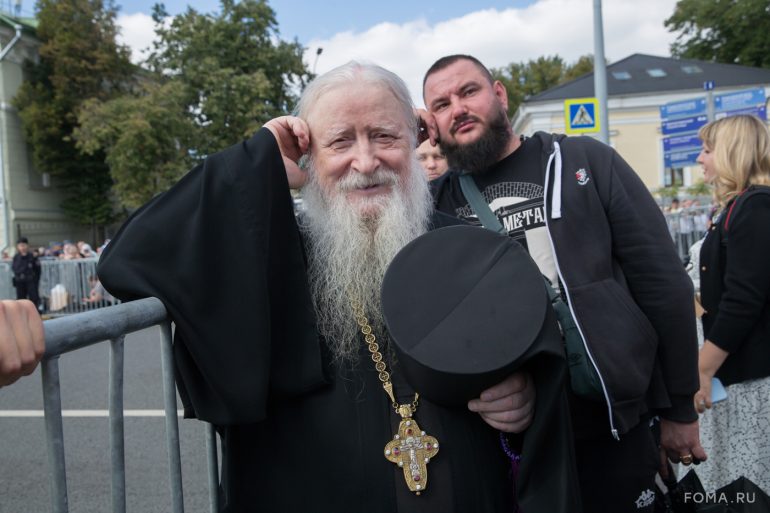 Более 40 000 человек прошли сегодня крестным ходом в честь празднования Собора Московских святых