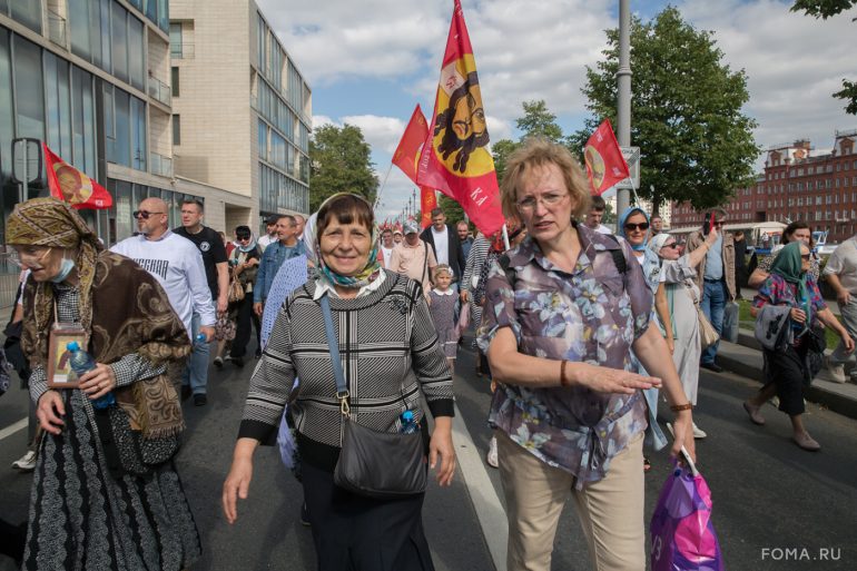 Более 40 000 человек прошли сегодня крестным ходом в честь празднования Собора Московских святых