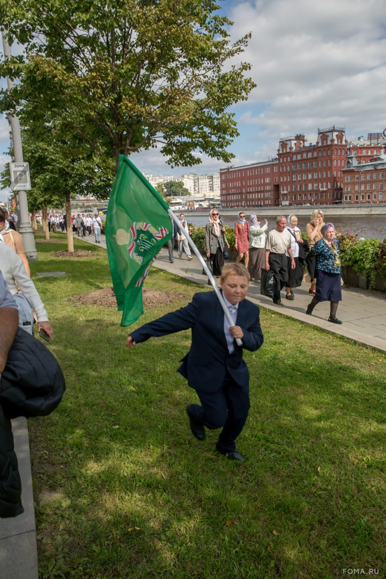 Более 40 000 человек прошли сегодня крестным ходом в честь празднования Собора Московских святых
