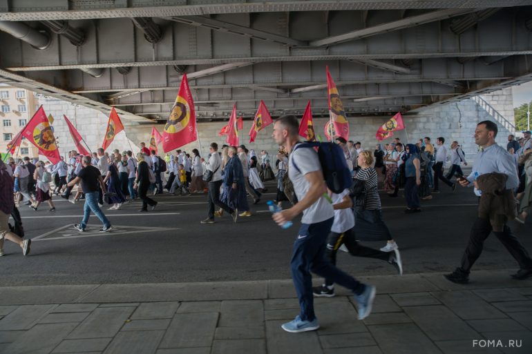 Более 40 000 человек прошли сегодня крестным ходом в честь празднования Собора Московских святых
