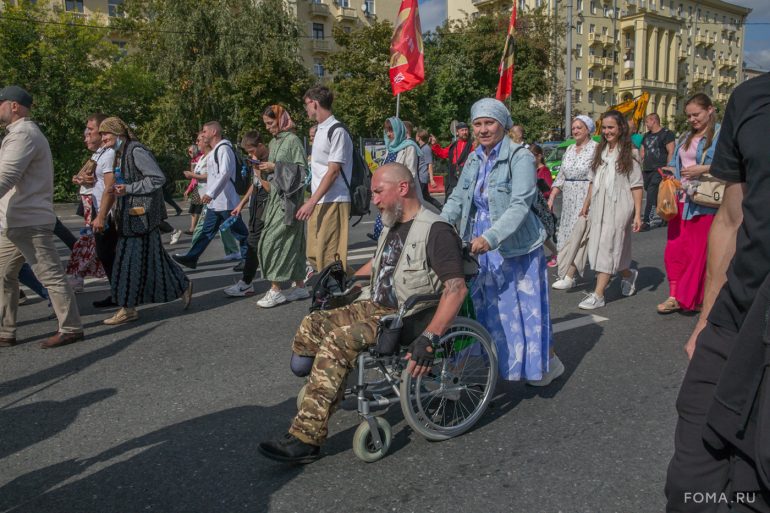Более 40 000 человек прошли сегодня крестным ходом в честь празднования Собора Московских святых