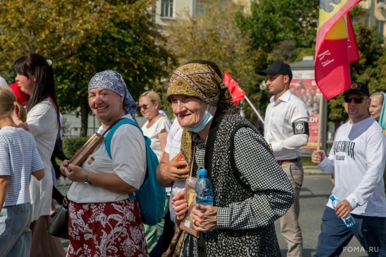 Более 40 000 человек прошли сегодня крестным ходом в честь празднования Собора Московских святых