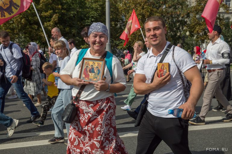 Более 40 000 человек прошли сегодня крестным ходом в честь празднования Собора Московских святых