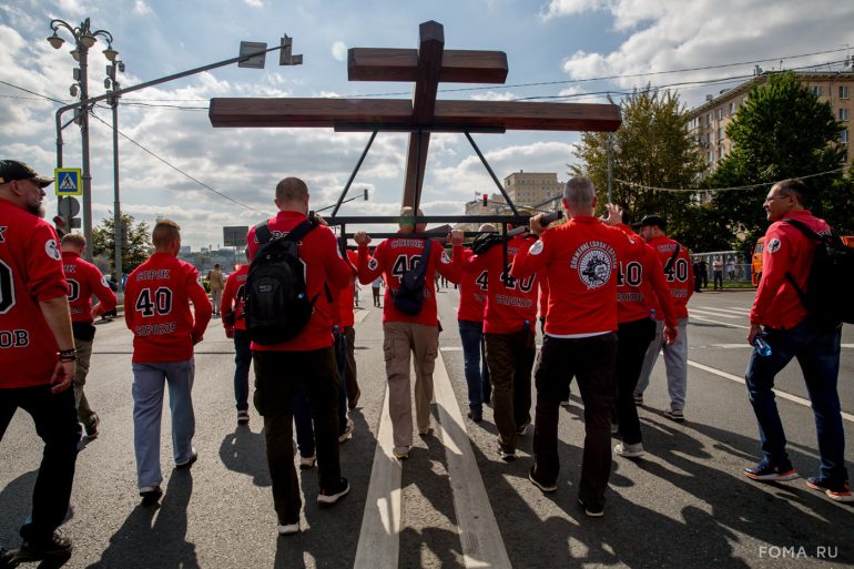 Более 40 000 человек прошли сегодня крестным ходом в честь празднования Собора Московских святых