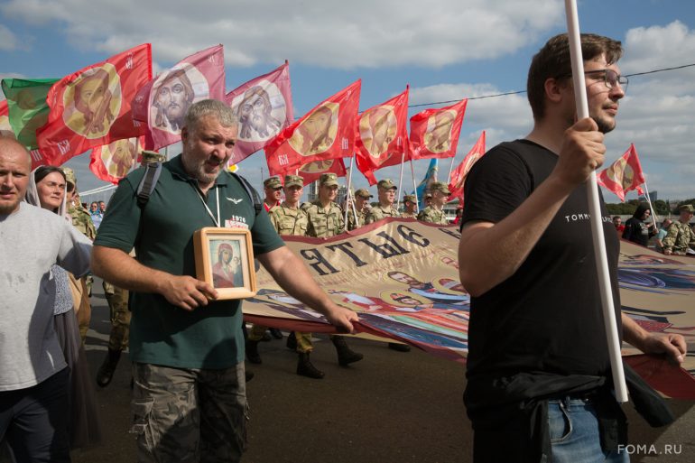 Более 40 000 человек прошли сегодня крестным ходом в честь празднования Собора Московских святых