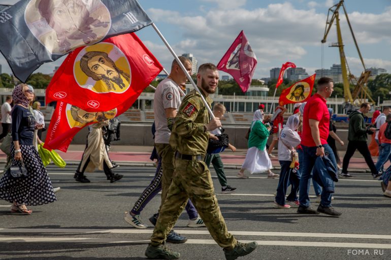 Более 40 000 человек прошли сегодня крестным ходом в честь празднования Собора Московских святых