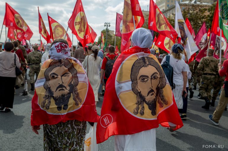 Более 40 000 человек прошли сегодня крестным ходом в честь празднования Собора Московских святых