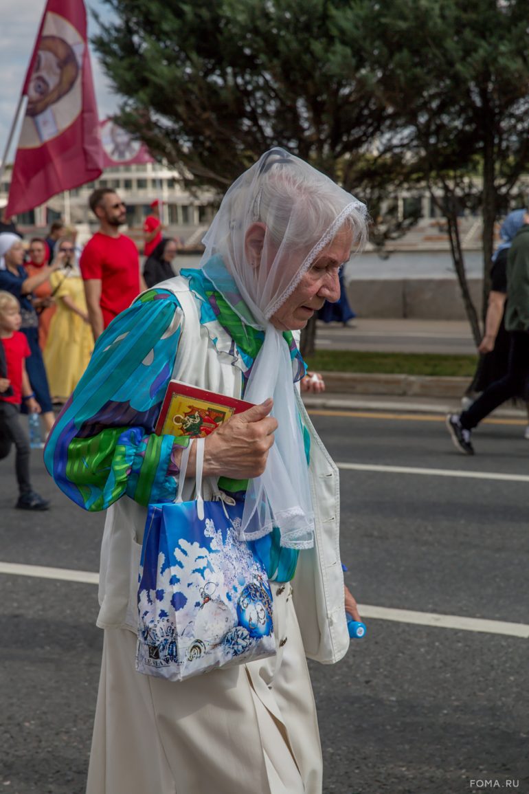 Более 40 000 человек прошли сегодня крестным ходом в честь празднования Собора Московских святых