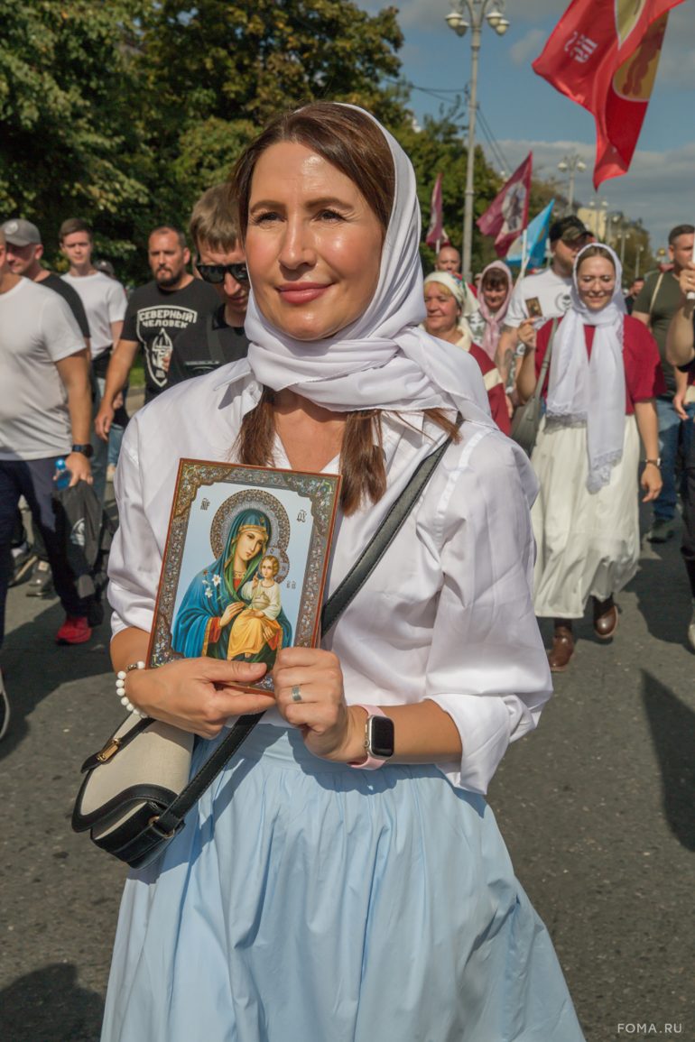 Более 40 000 человек прошли сегодня крестным ходом в честь празднования Собора Московских святых