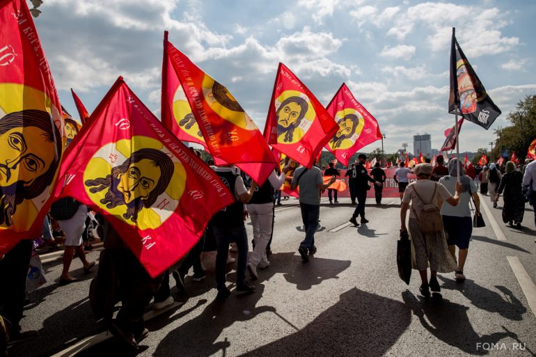 Более 40 000 человек прошли сегодня крестным ходом в честь празднования Собора Московских святых