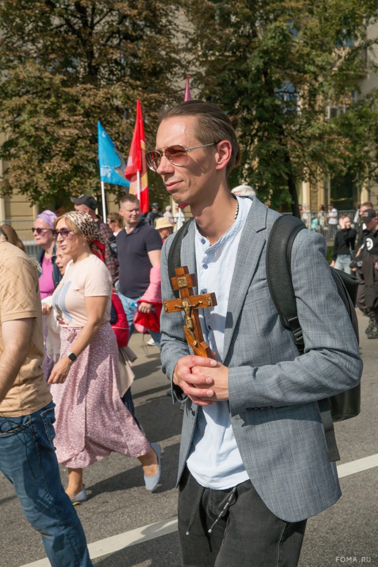 Более 40 000 человек прошли сегодня крестным ходом в честь празднования Собора Московских святых