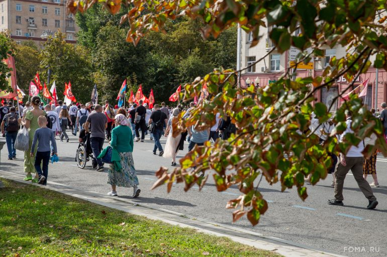Более 40 000 человек прошли сегодня крестным ходом в честь празднования Собора Московских святых