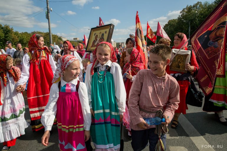 Более 40 000 человек прошли сегодня крестным ходом в честь празднования Собора Московских святых