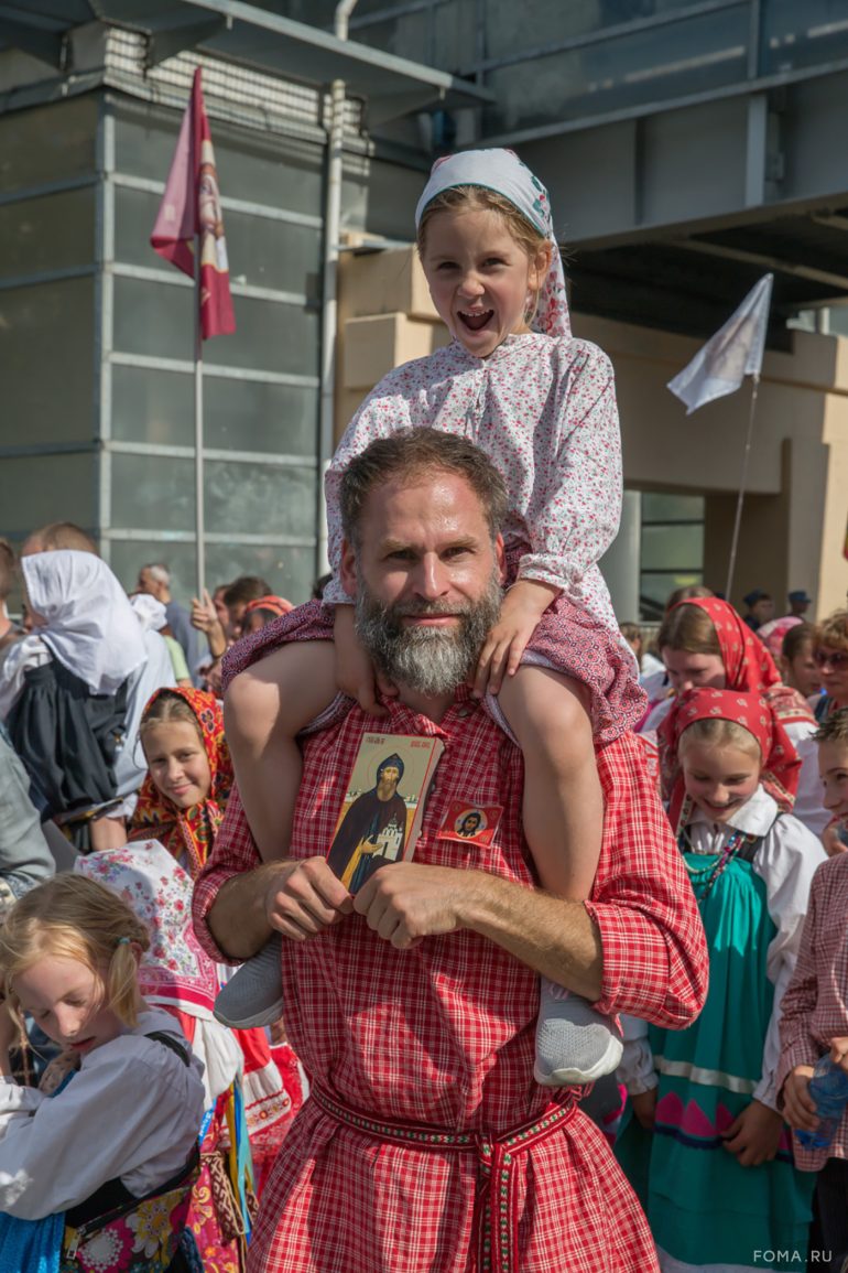 Более 40 000 человек прошли сегодня крестным ходом в честь празднования Собора Московских святых