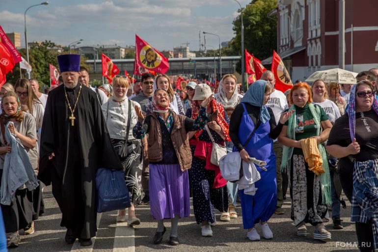 Более 40 000 человек прошли сегодня крестным ходом в честь празднования Собора Московских святых