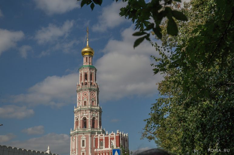 Более 40 000 человек прошли сегодня крестным ходом в честь празднования Собора Московских святых