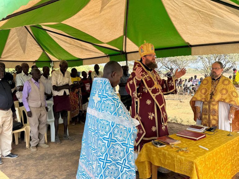 Патриарший экзарх Африки совершил Литургию в одном из районов Кении, где еще недавно ничего не знали о православии, а сейчас готовятся к крещению почти 300 человек