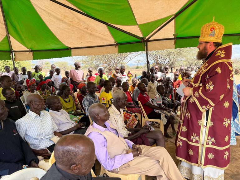 Патриарший экзарх Африки совершил Литургию в одном из районов Кении, где еще недавно ничего не знали о православии, а сейчас готовятся к крещению почти 300 человек