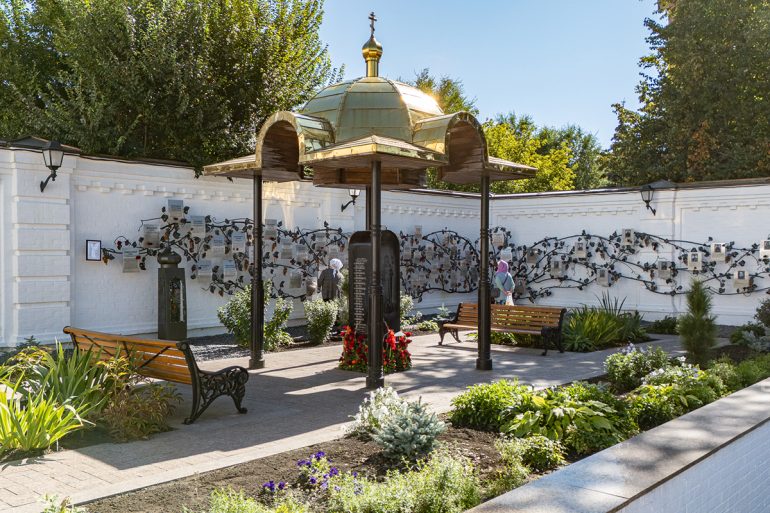 В Симбирском Спасском женском монастыре открыли мемориал в память о репрессированных монахинях