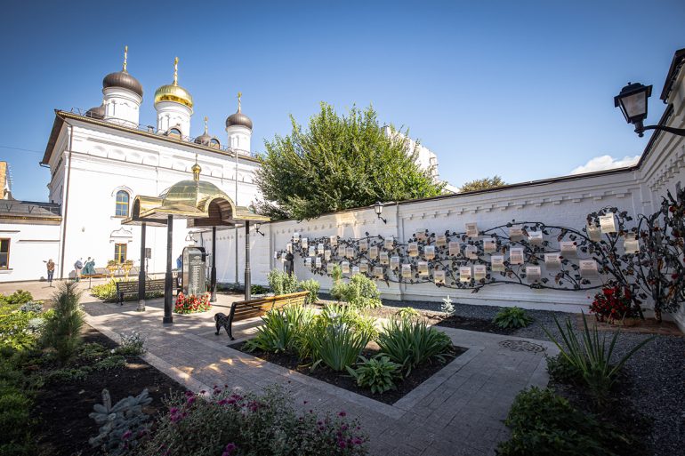 В Симбирском Спасском женском монастыре открыли мемориал в память о репрессированных монахинях