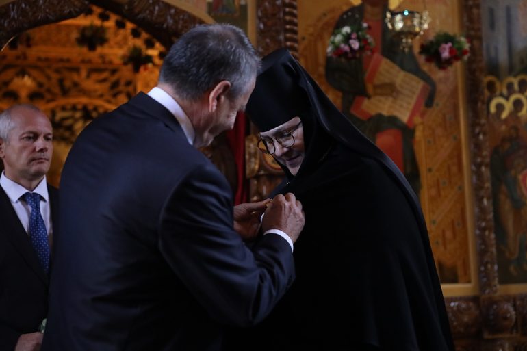 Настоятельницу Николо-Сольбинского монастыря, при котором действуют школа и колледж, удостоили знаковых наград