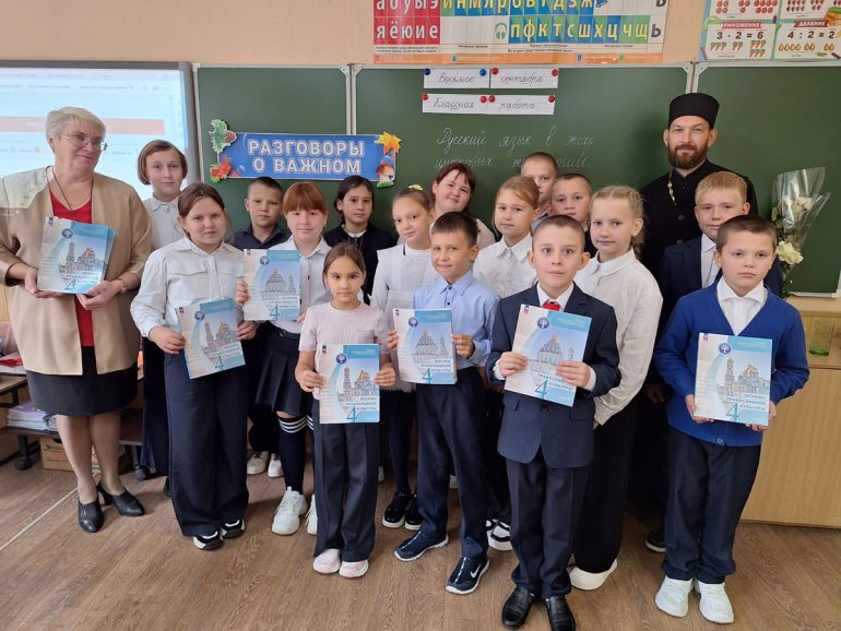 Симбирская епархия закупает и передает школам региона учебники по ОПК