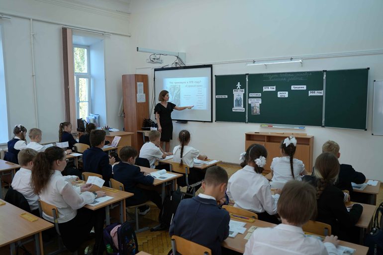 Симбирская епархия закупает и передает школам региона учебники по ОПК