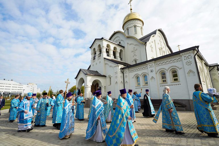 Патриарх Кирилл освятил в столичном районе Марьино храм в честь Петра и Февронии Муромских
