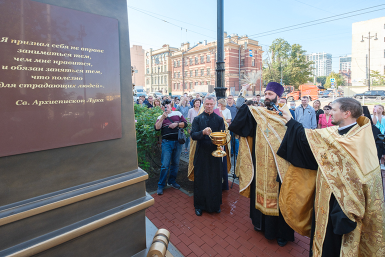 Памятник святителю Луке Крымскому установили в петербургском монастыре, в котором он услышал призыв служить Богу и людям