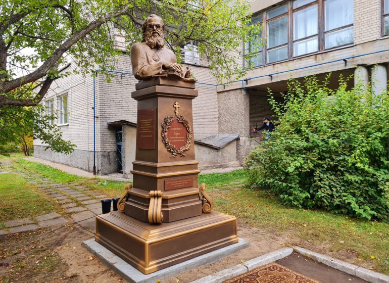 От выставки к памятнику: в Архангельске увековечили пребывание в городе святителя Луки Крымского