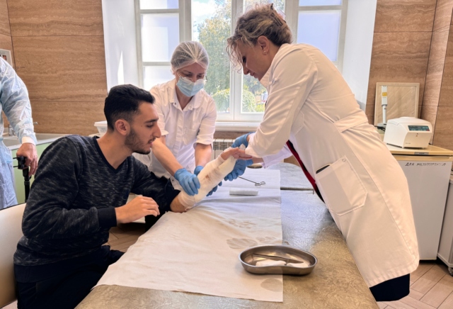 Жителя Сирии, пострадавшего при теракте в храме Дамаска, прооперировали в церковной больнице в Москве