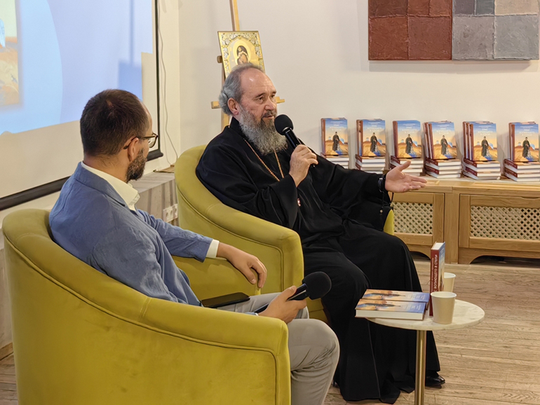 Архиепископ Элистинский Юстиниан презентовал книгу о своем служении в Приднестровье, США и Калмыкии