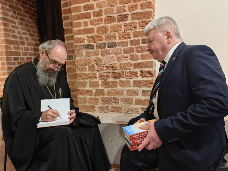 Архиепископ Элистинский Юстиниан презентовал книгу о своем служении в Приднестровье, США и Калмыкии