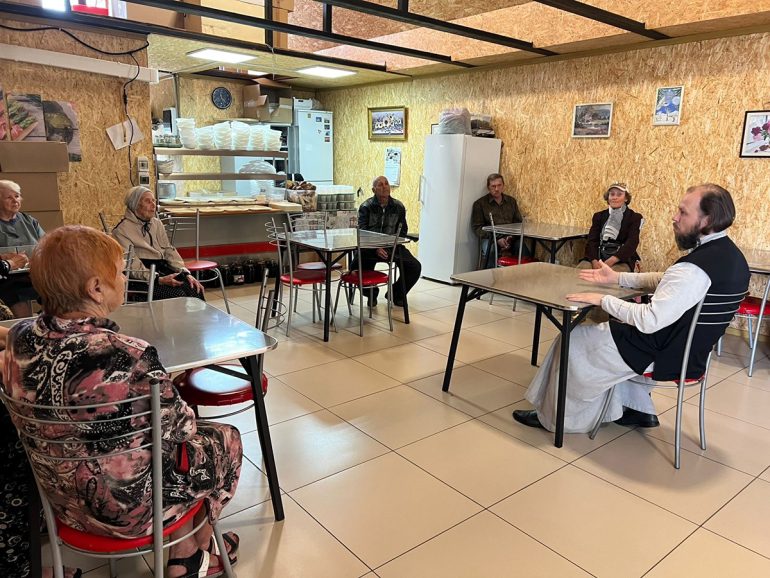 Приход челябинского храма организовал для нуждающихся бесплатные обеды и духовную поддержку