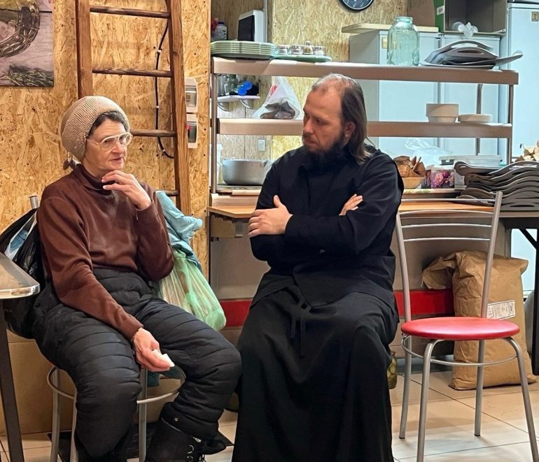 Приход челябинского храма организовал для нуждающихся бесплатные обеды и духовную поддержку