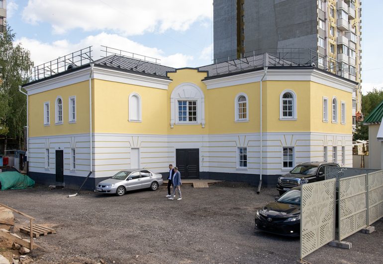 В Восточном Измайлове началось строительство надземной части храма в честь святой Елизаветы Федоровны с редкой высокой колокольней