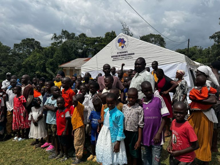 Новообразованной общине Русской Церкви в Уганде купили тент для богослужений