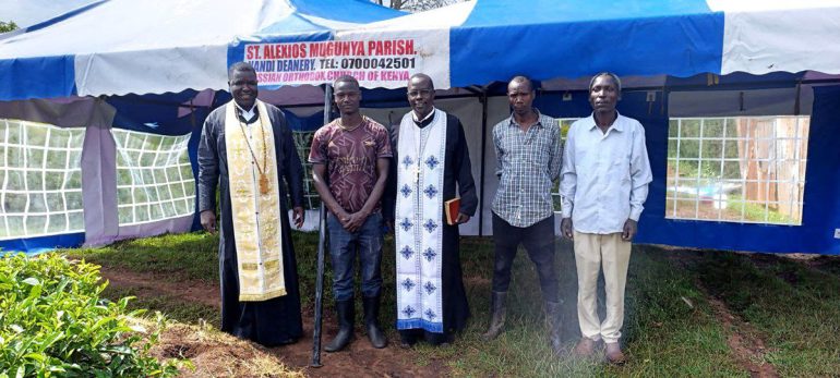 На русском приходе в Кении освятили тент для богослужений, которые до этого совершались под открытым небом